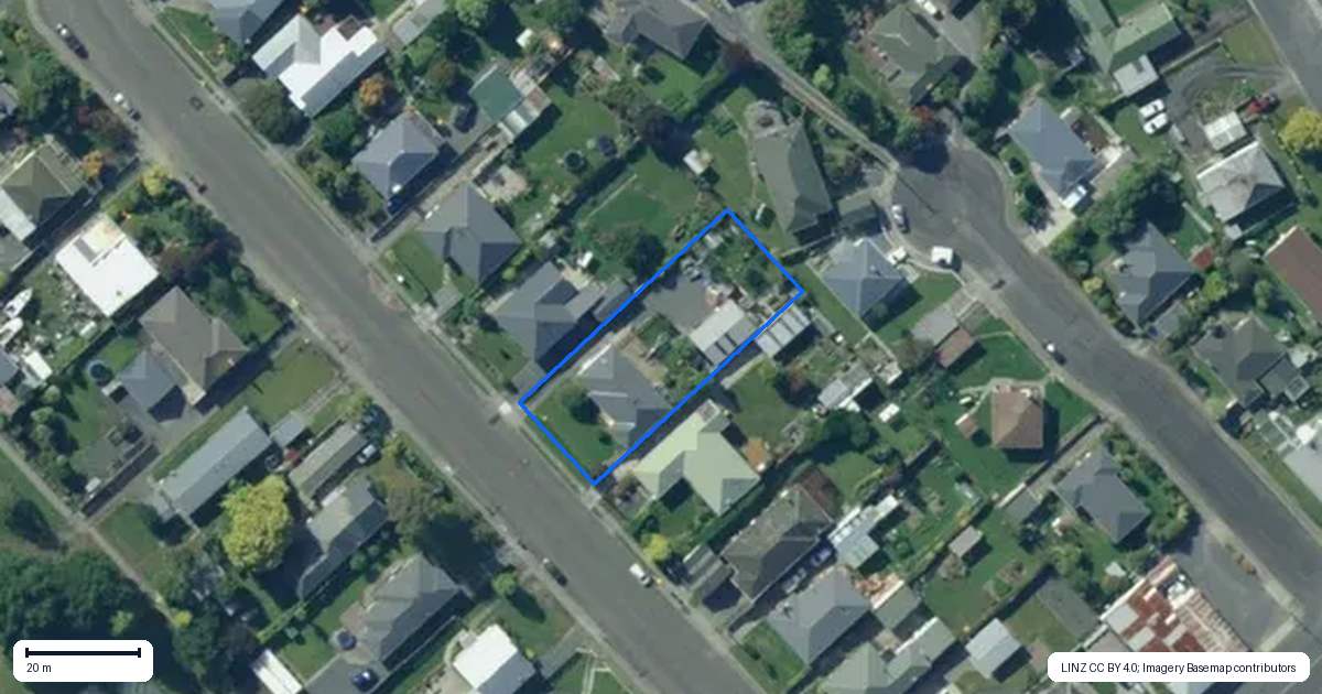 Property context map for 15 Naish Street, Balclutha