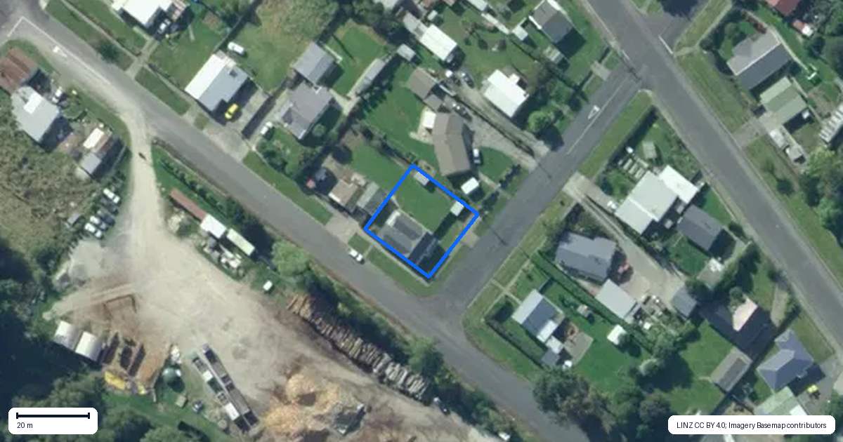 Property context map for 2 Queen Street, Milton