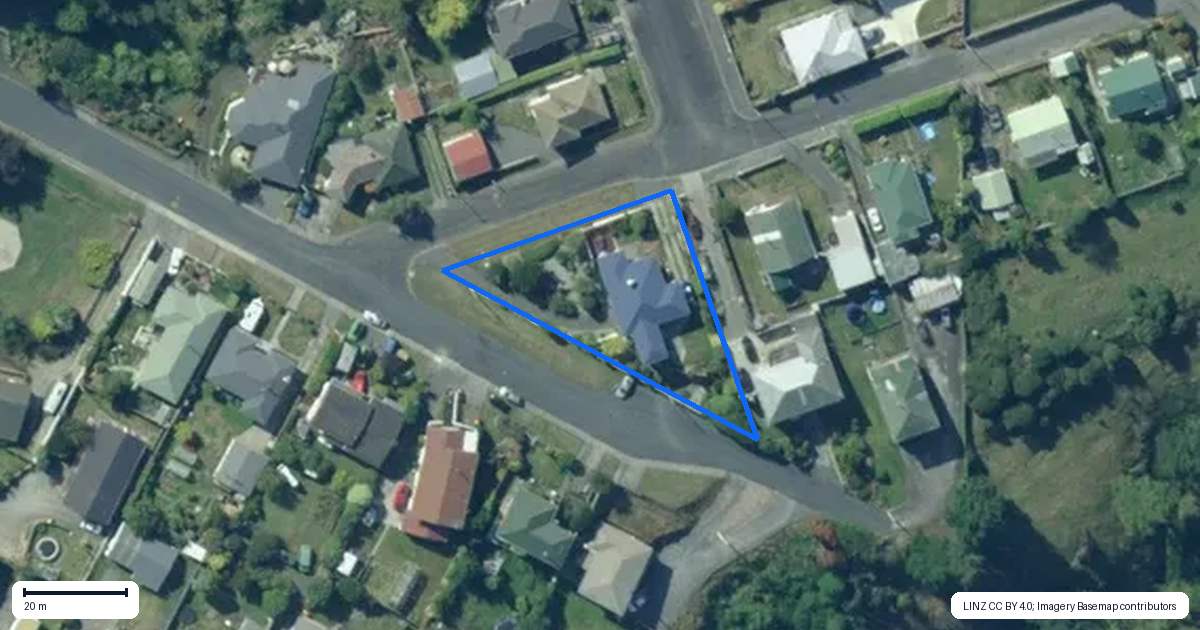 Property context map for 2 Athol Place, Balclutha