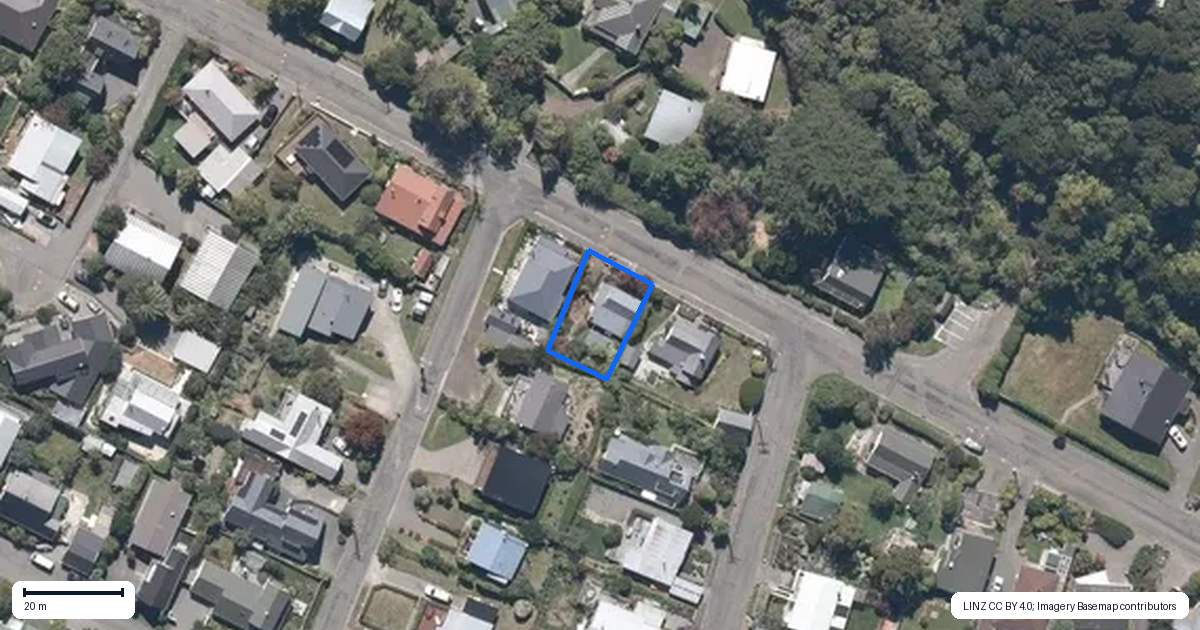 Property context map for 42 Rue Balguerie, Akaroa