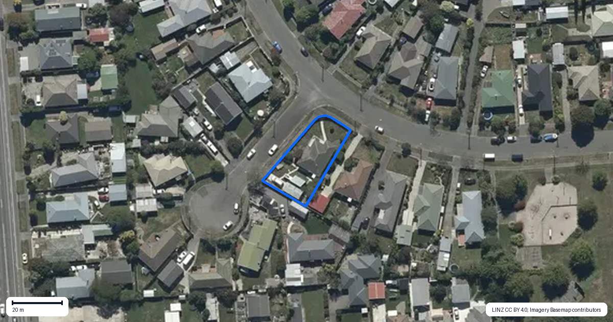 Property context map for 17 Vardon Crescent, Shirley, Christchurch