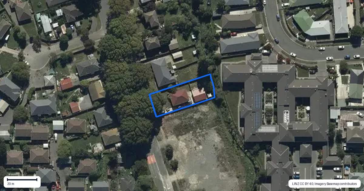 Property context map for 8 Emmett Street, Shirley, Christchurch