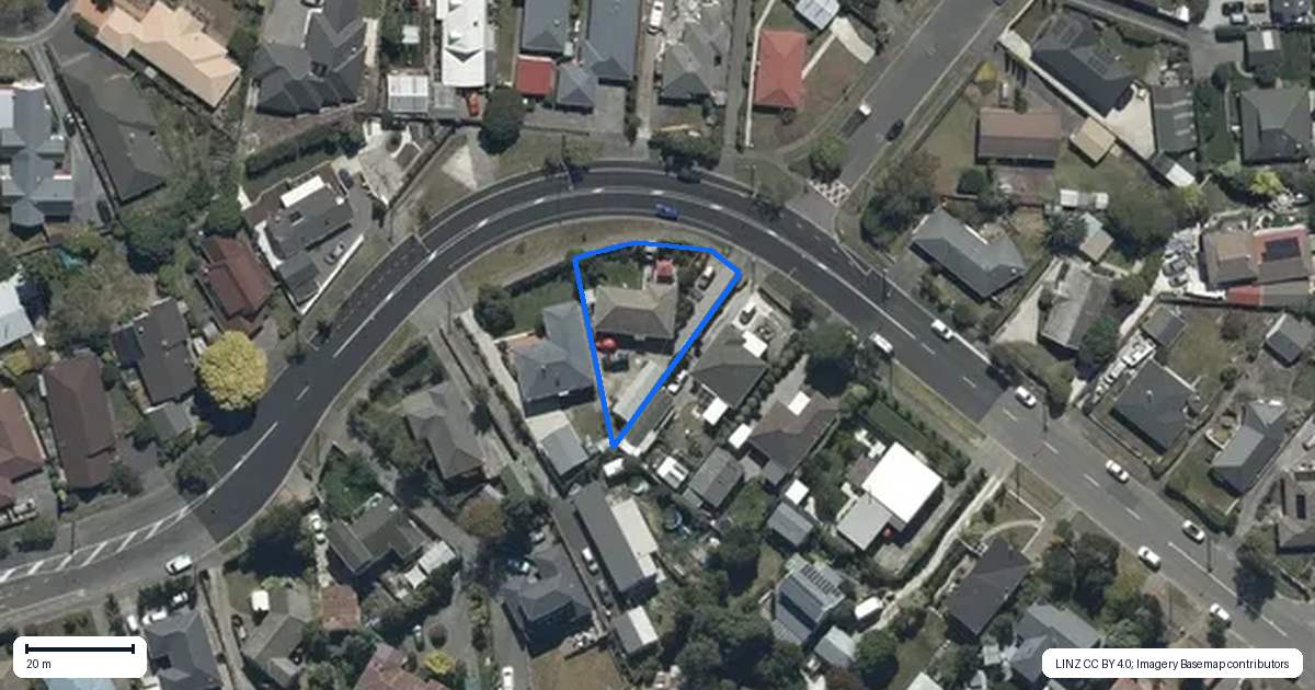 Property context map for 305 Lake Terrace Road, Shirley, Christchurch