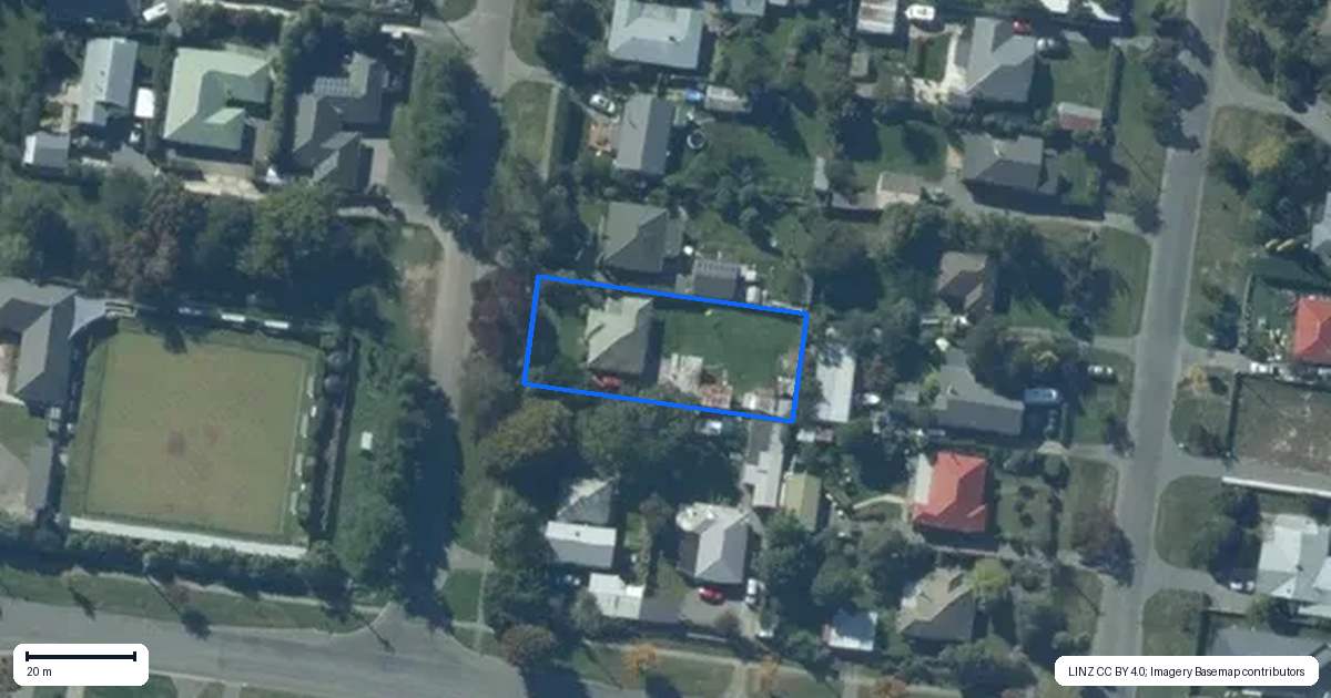 Property context map for 11 Russell Street, Darfield
