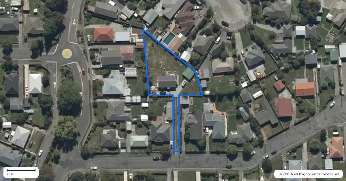 Property context map for 11 Hewlings Street, Shirley, Christchurch