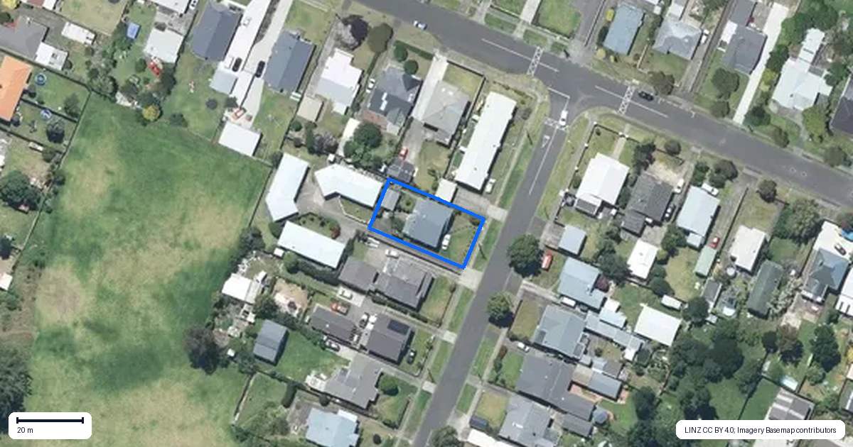 Property context map for 33 Moore Avenue, Tawhero, Whanganui