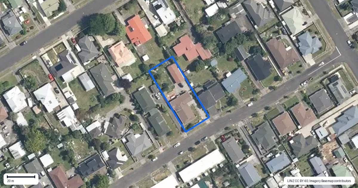 Property context map for 32 Cedar Crescent, Feilding