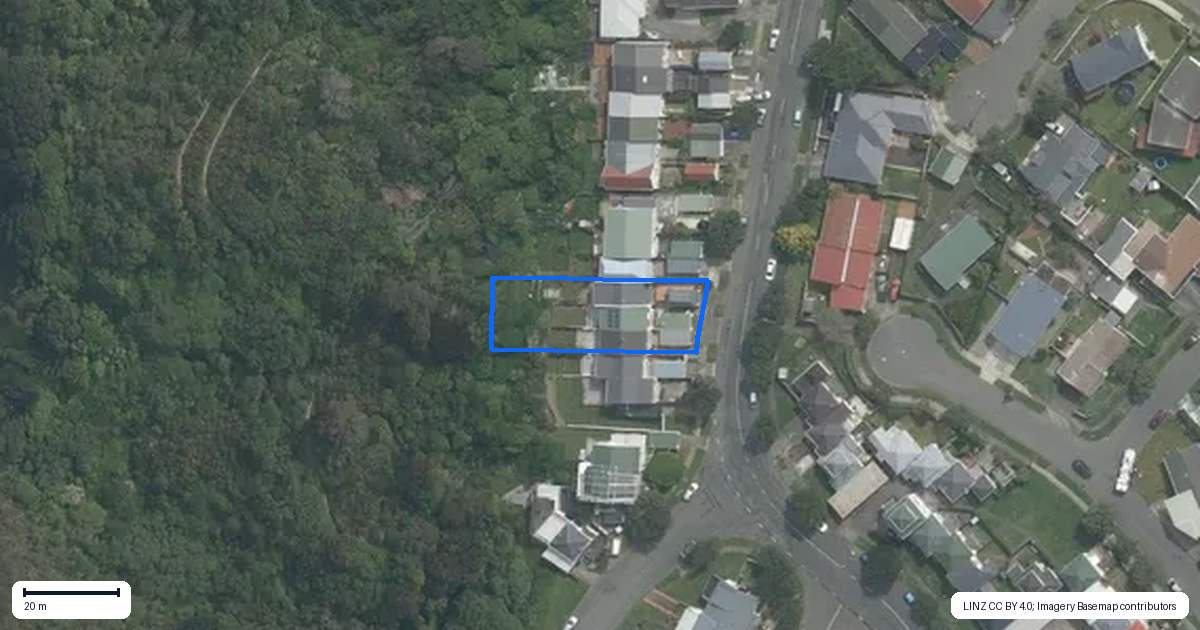 Property context map for 125 Akaroa Drive, Maupuia, Wellington