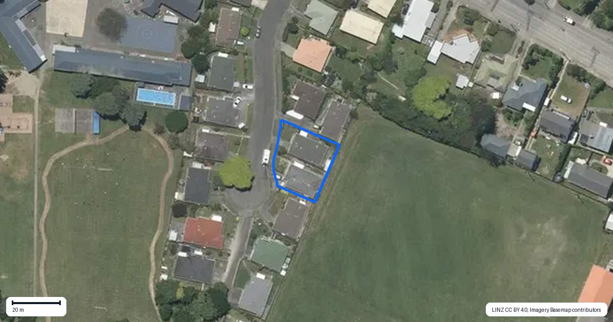Property context map for 8B Alexander Place, Otaki