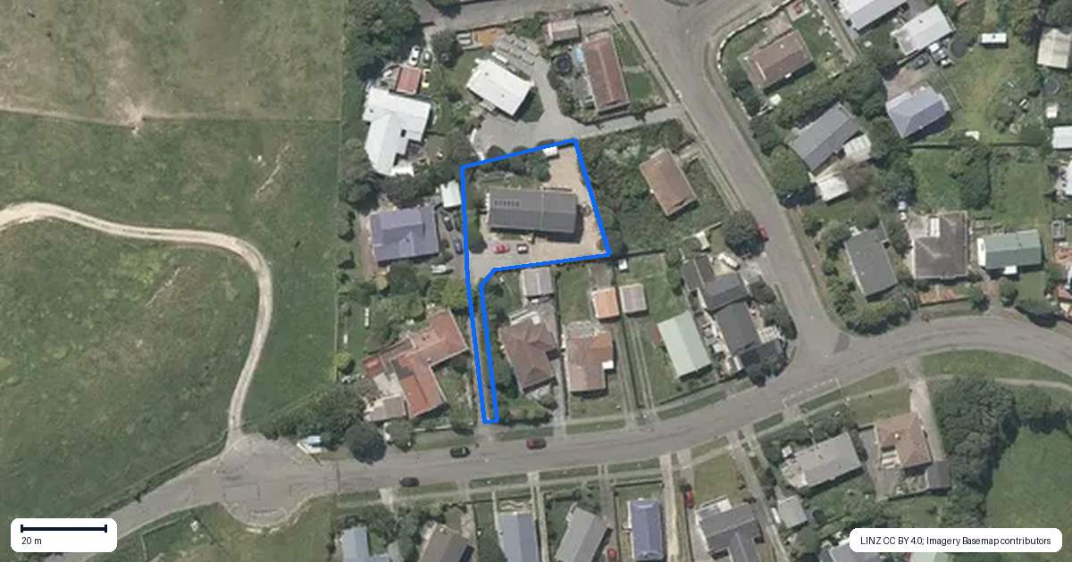 Property context map for 128 Pikarere Street, Titahi Bay, Porirua