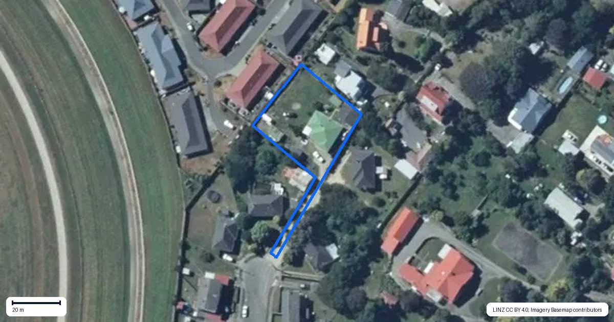 Property context map for 28 Mahoe Street, Levin