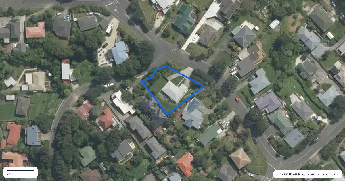 Property context map for 37 Hampton Hill Road, Tawa, Wellington