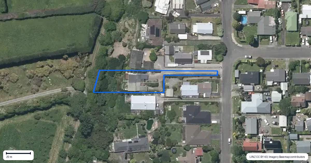 Property context map for 28 He Awa Crescent, Waikanae