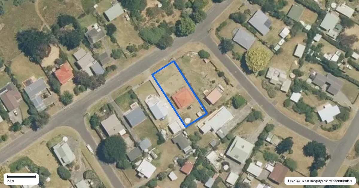 Property context map for 34 Manga Pirau Street, Waikawa Beach, Manakau