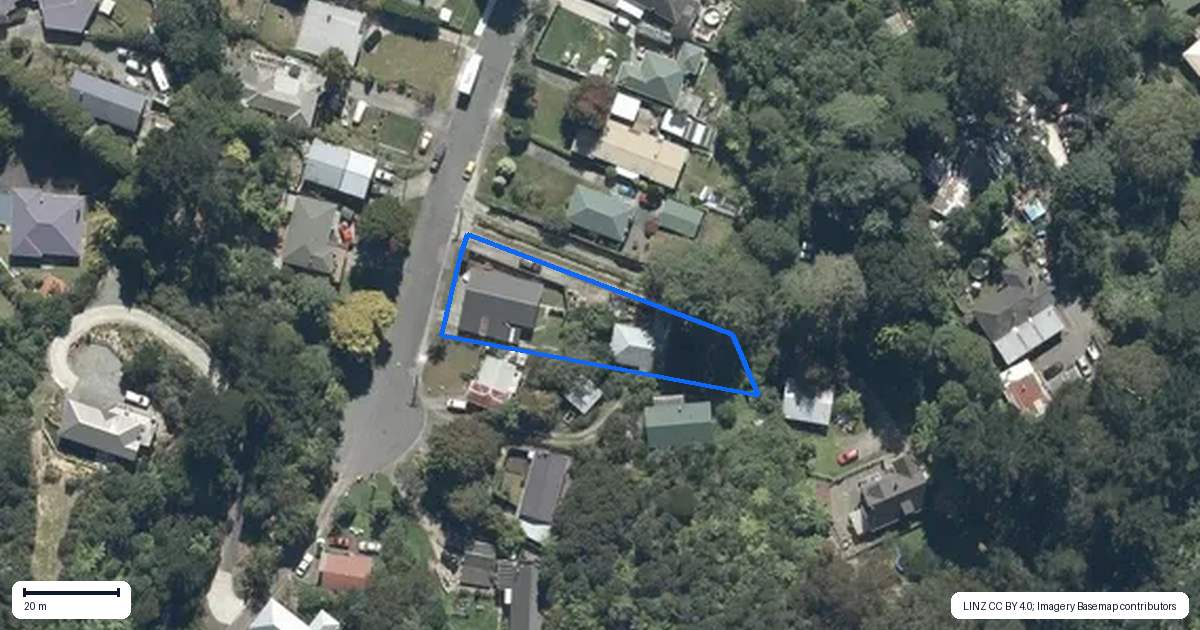 Property context map for 8 Kereru Grove, Stokes Valley, Lower Hutt