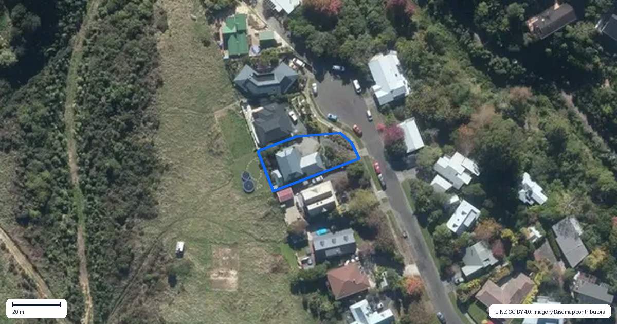 Property context map for 35 Springdale Grove, Fitzherbert, Palmerston North