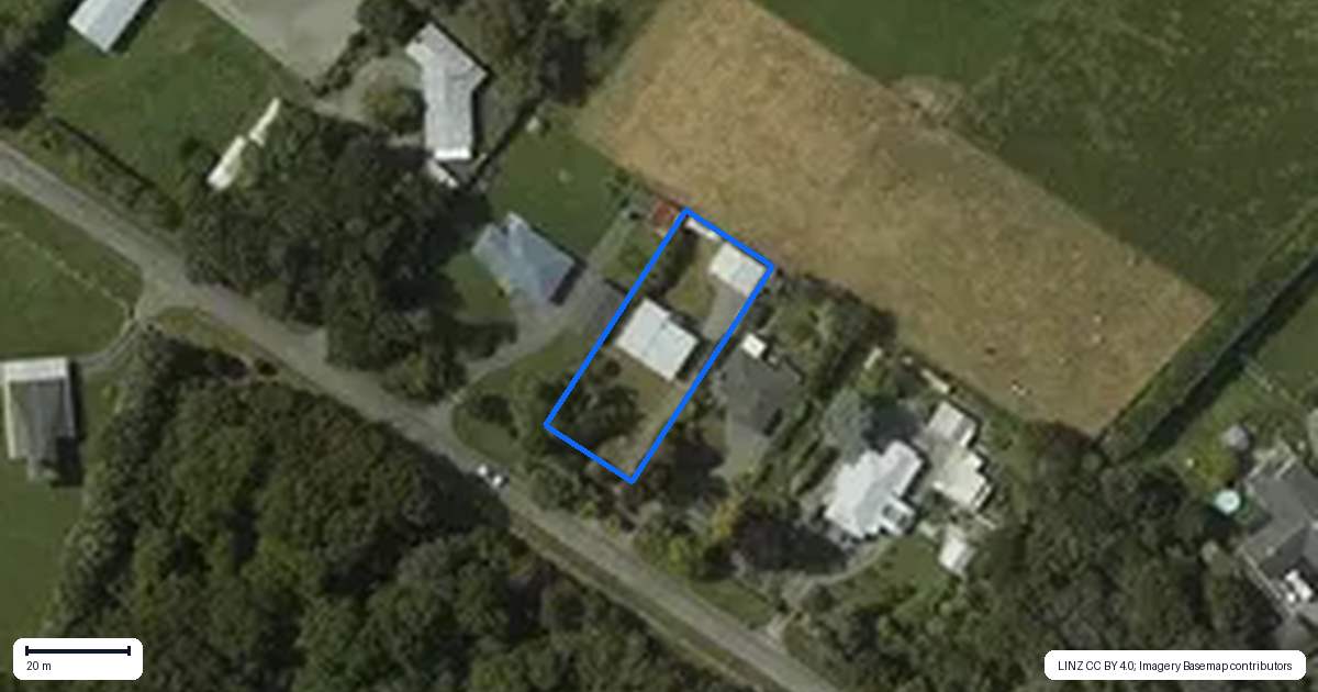 Property context map for 26 Avenue North Road, Levin