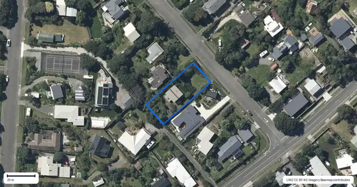 Property context map for 16 Hughes Street, Waikanae Beach, Waikanae