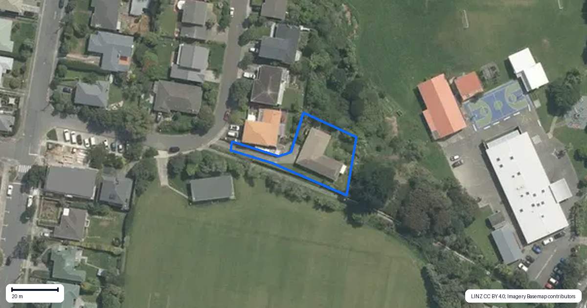 Property context map for 2 McKeefry Grove, Tawa, Wellington