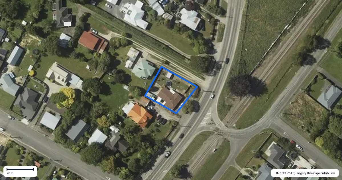 Property context map for 27 The Avenue, Levin