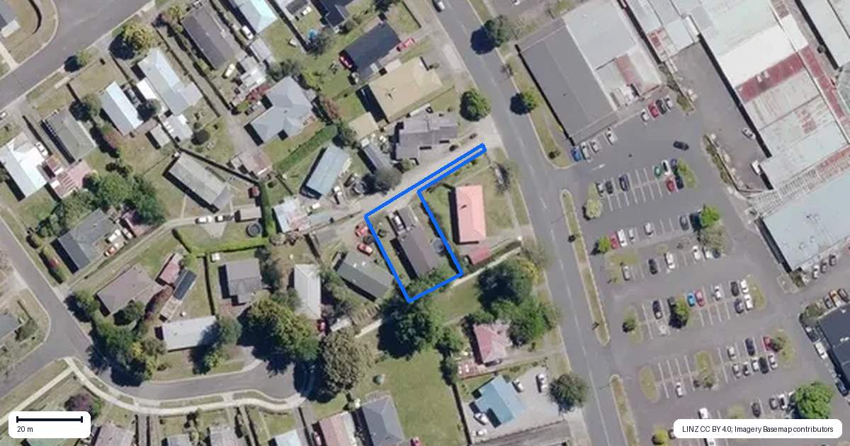 Property context map for 13 Te Rangitautahanga Road, Turangi