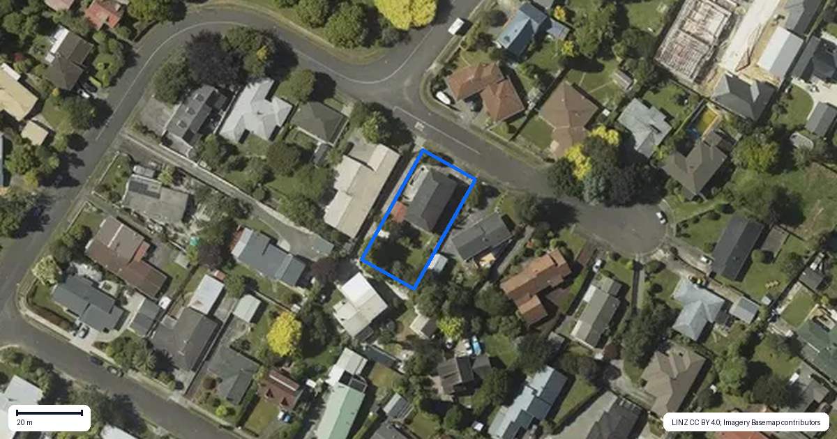 Property context map for 2 Dee Street, Levin