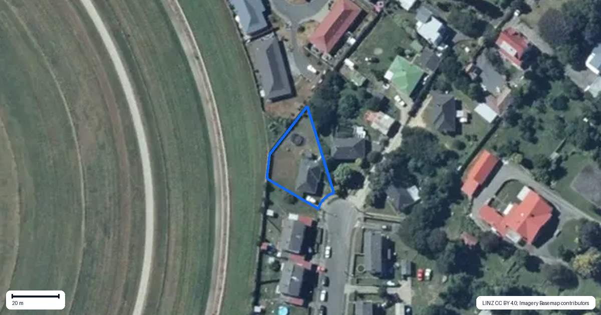 Property context map for 24 Mahoe Street, Levin