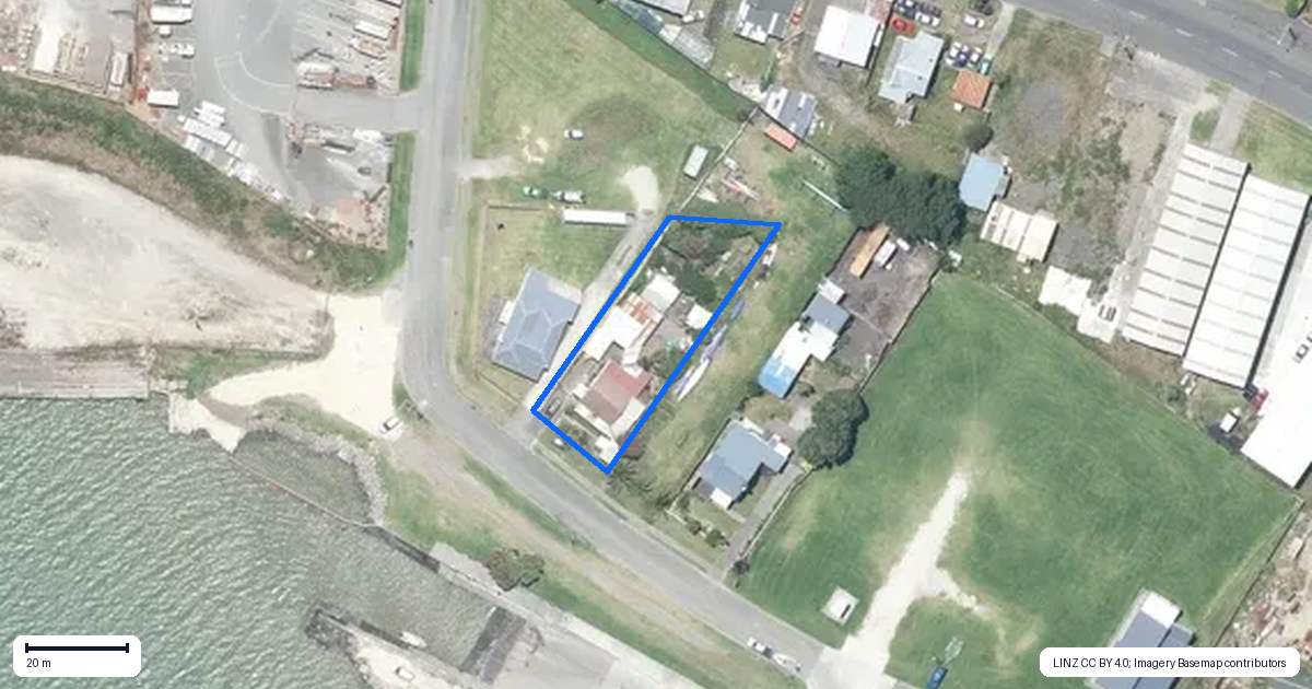 Property context map for 2 Wharf Street, Castlecliff, Whanganui