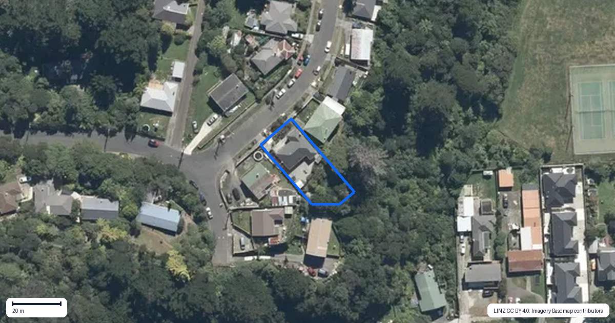 Property context map for 27 Amundsen Grove, Stokes Valley, Lower Hutt