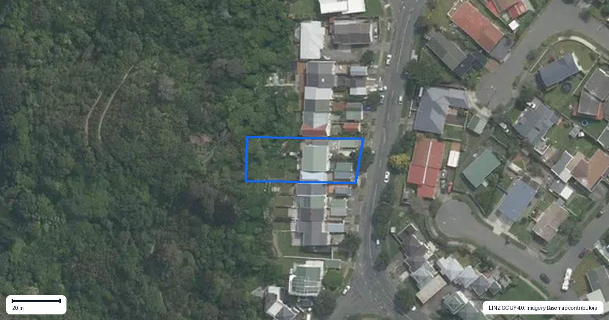 Property context map for 129 Akaroa Drive, Maupuia, Wellington