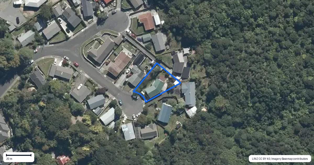 Property context map for 4 Mokopuna Grove, Stokes Valley, Lower Hutt