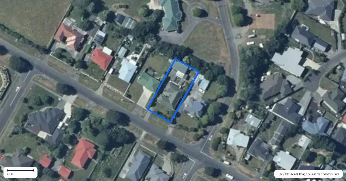 Property context map for 168 Queen Street West, Levin