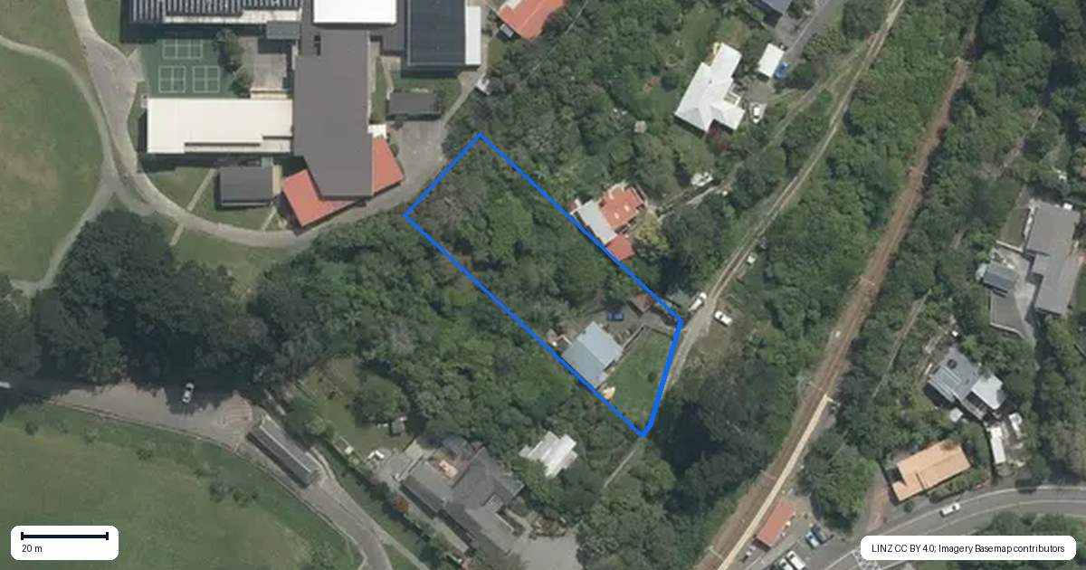 Property context map for 28 Tuapapa Street, Johnsonville, Wellington