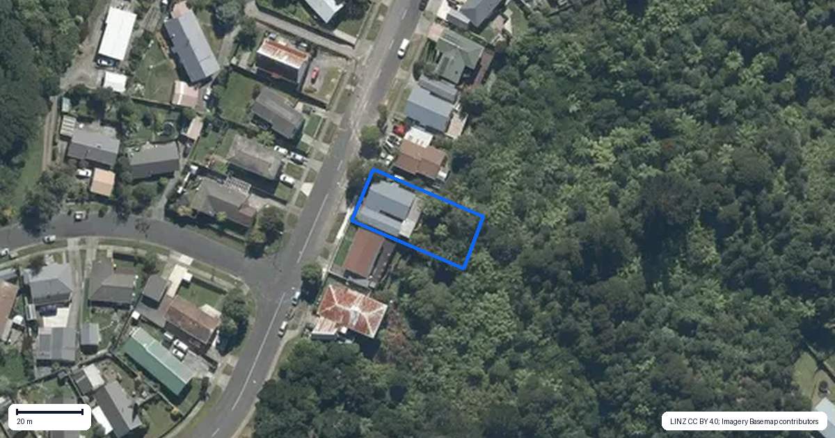 Property context map for 135 Holborn Drive, Stokes Valley, Lower Hutt