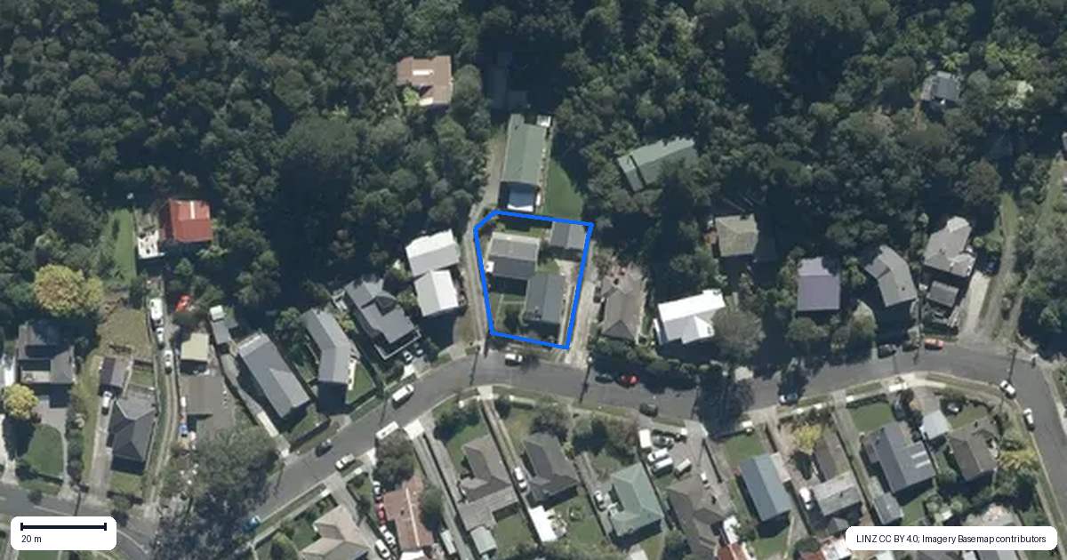 Property context map for 11 Lowry Crescent, Stokes Valley, Lower Hutt