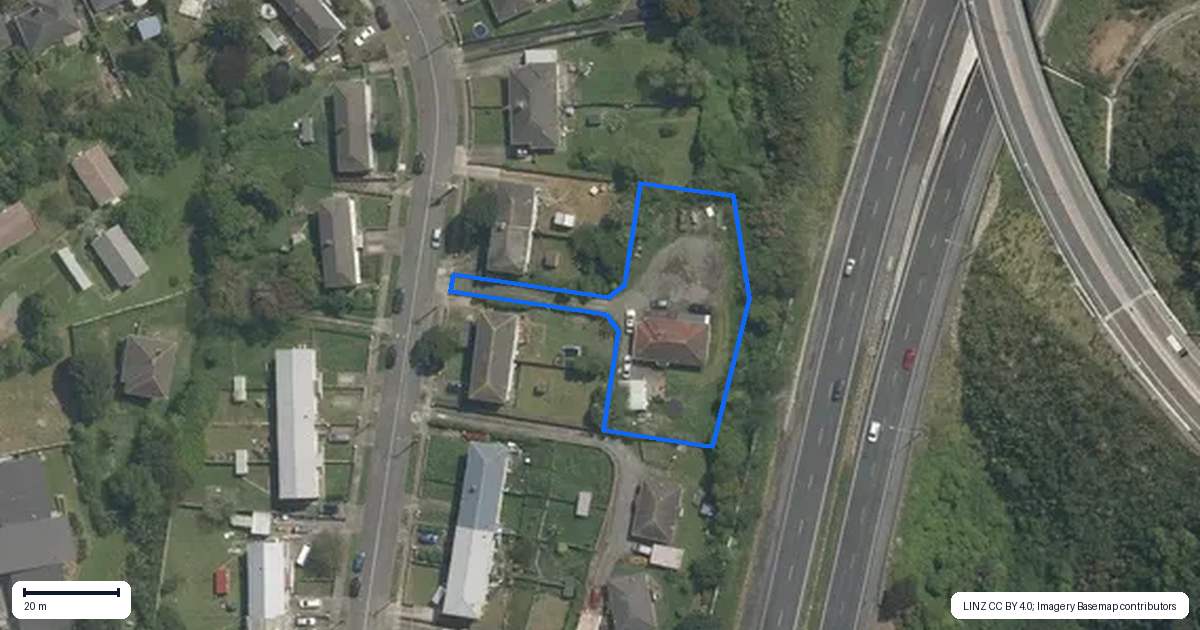 Property context map for 92 Tremewan Street, Tawa, Wellington
