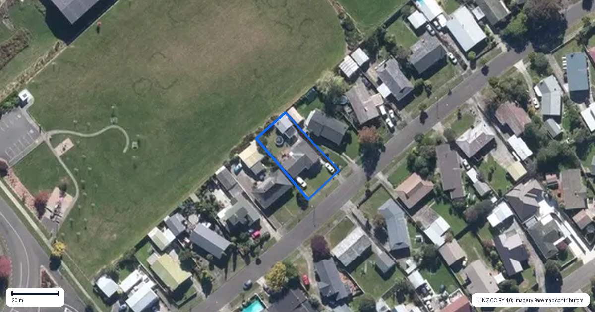 Property context map for 11 Paradise Place, Milson, Palmerston North