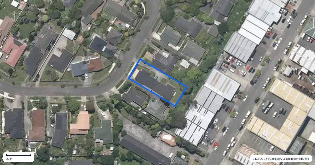 Property context map for 30 Rewarewa Crescent, Waikanae