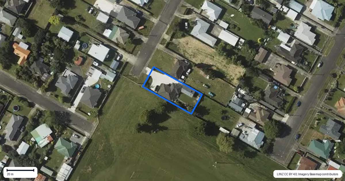 Property context map for 2 Quinn Road, Levin