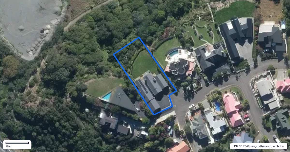 Property context map for 21 The Strand, Fitzherbert, Palmerston North