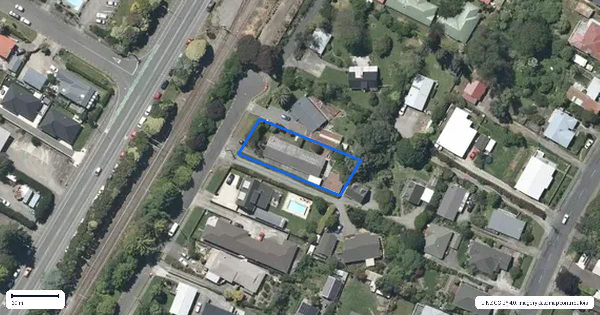 Property context map for 35 Pehi Kupa Street, Waikanae