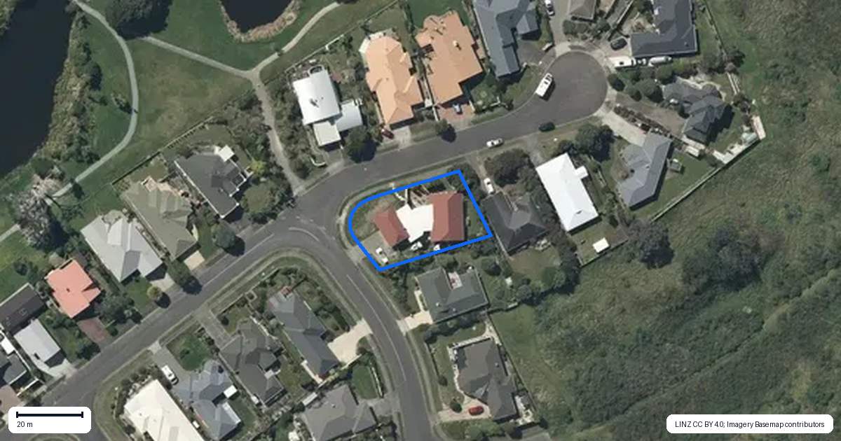 Property context map for 2 Marewa Place, Waikanae Beach, Waikanae