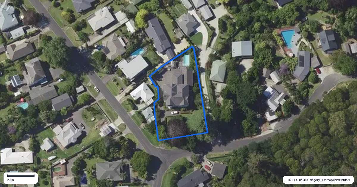Property context map for 15 Russell Street, Whataupoko, Gisborne