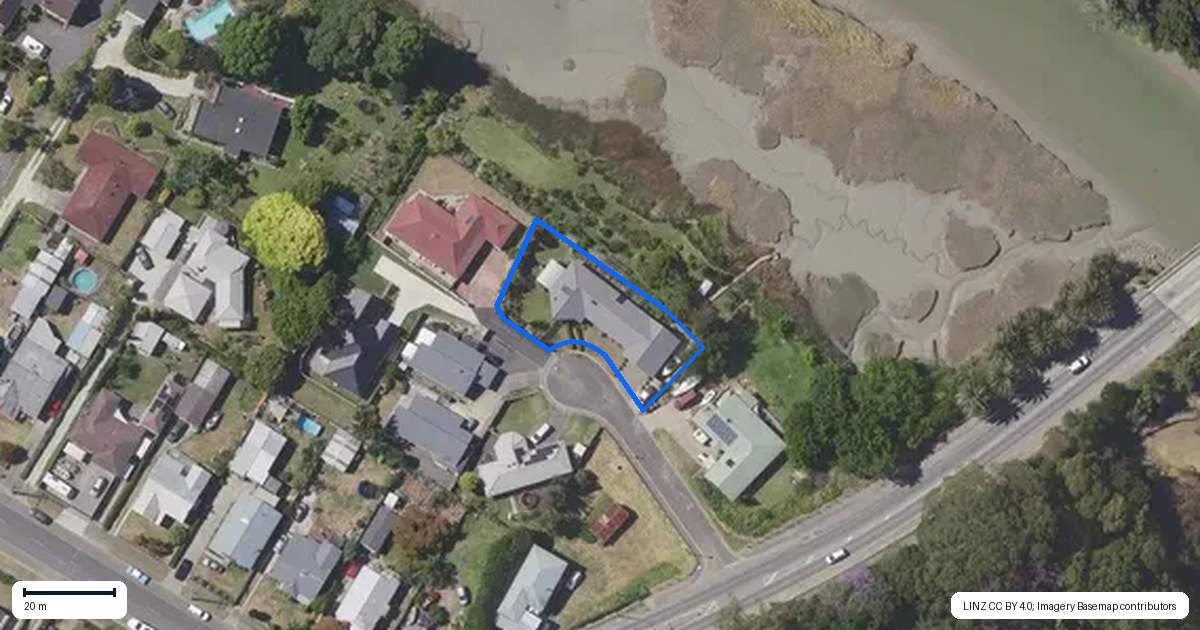 Property context map for 2 Heron Place, Te Hapara, Gisborne
