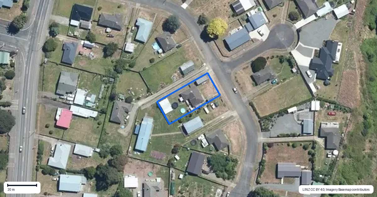 Property context map for 16 Robertshawe Crescent, Dannevirke