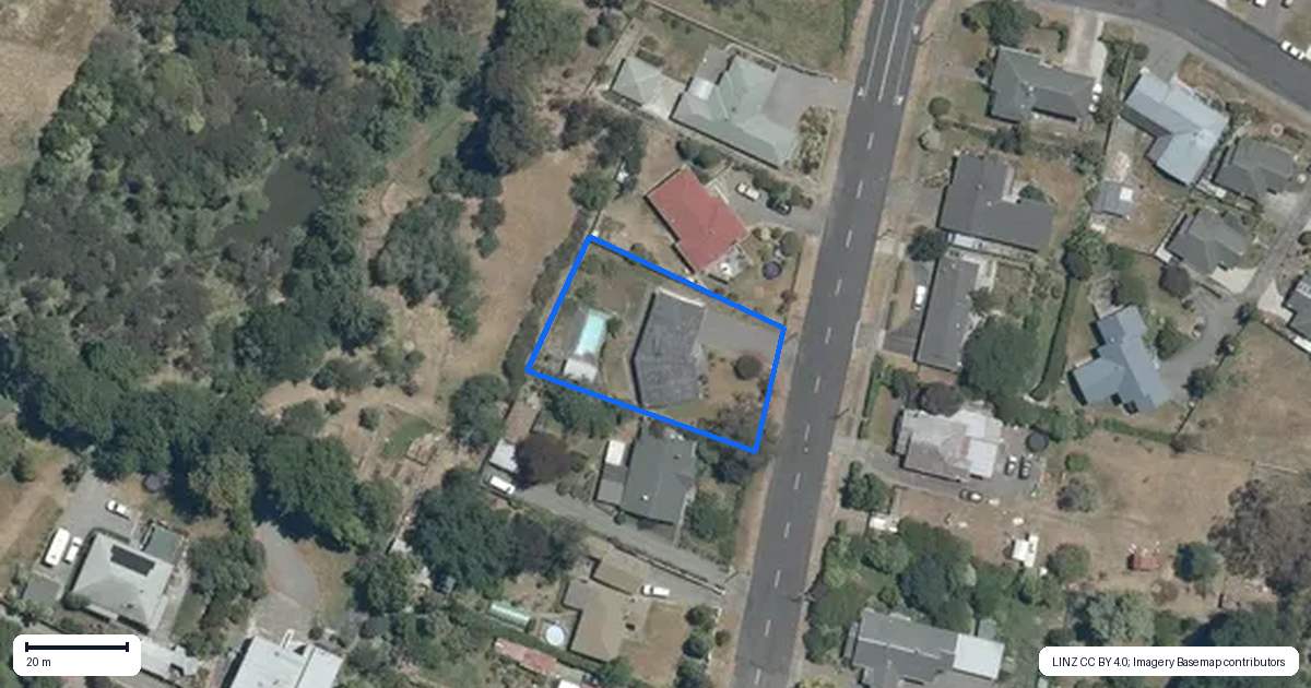 Property context map for 32 Domain Road, Waipawa