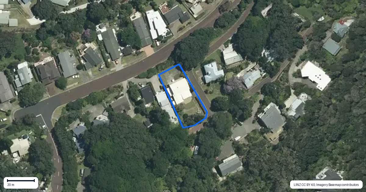 Property context map for 35 Mount Avenue, Pauanui