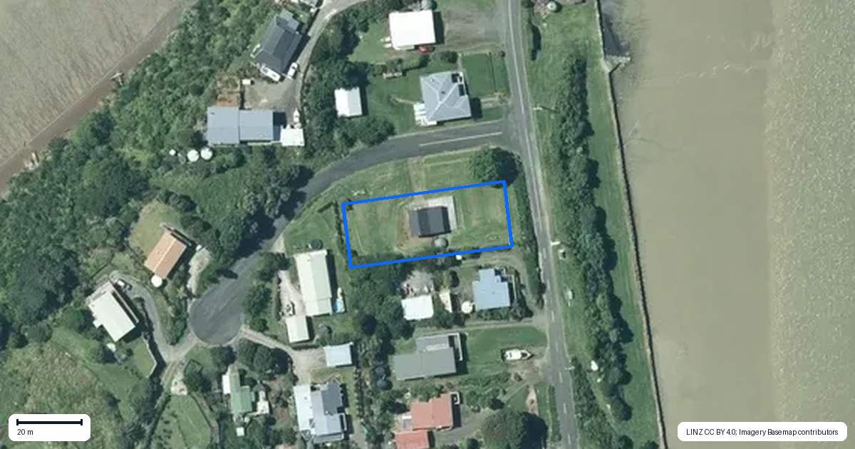 Property context map for 1131 Te Waitere Road, Taharoa