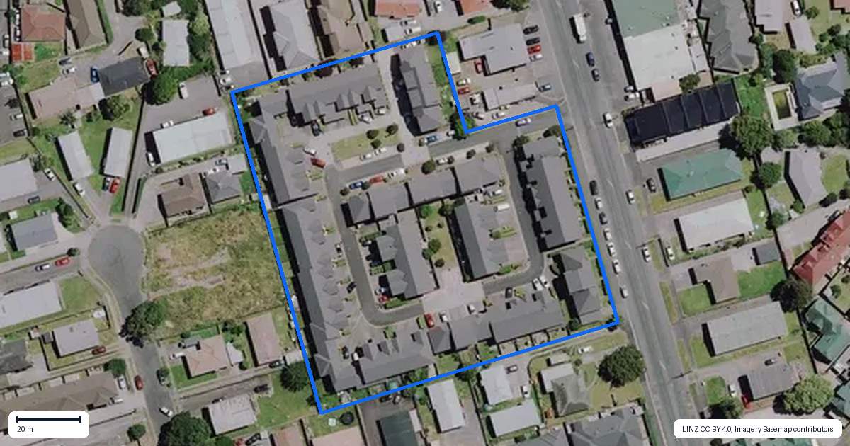 Property context map for 27 Chiefs Court, Hamilton East, Hamilton