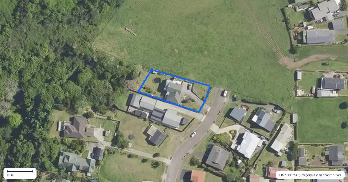 Property context map for 33 Ngaparaoa Drive, Maketu